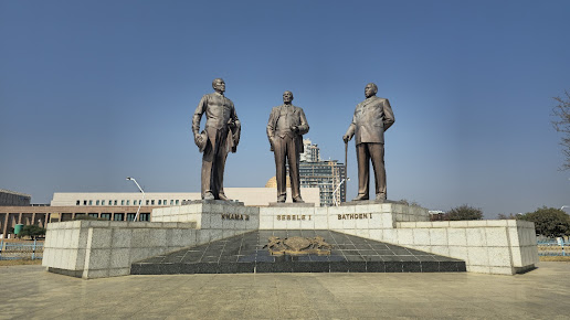 Monumento de los Tres Dikgosi.